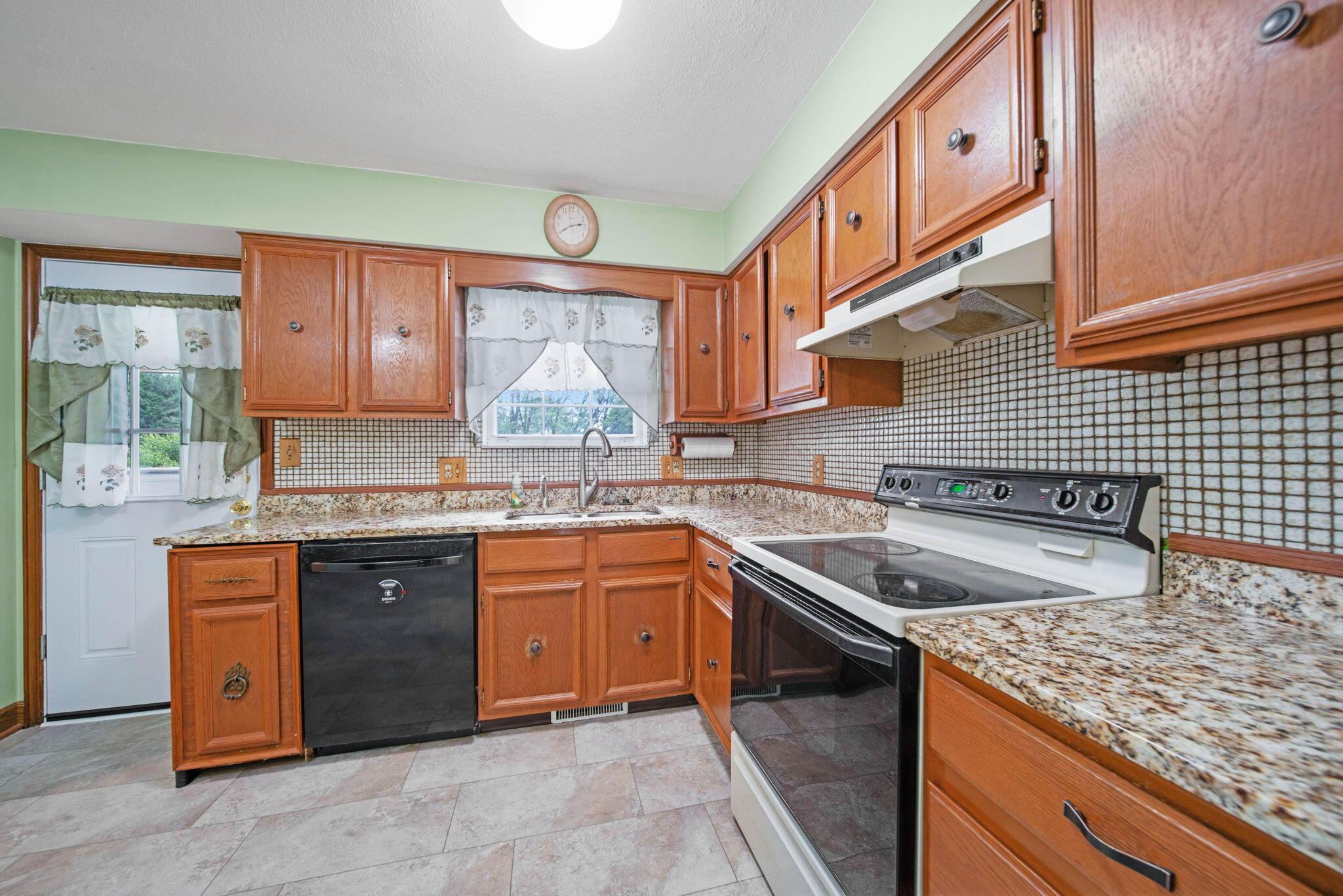 299 Sherwood Downs Rd, Newark, Ohio image 9
