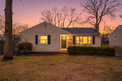 Photo of 2666 Woodstock Road, Columbus, OH 43221 (MLS # 226006190)