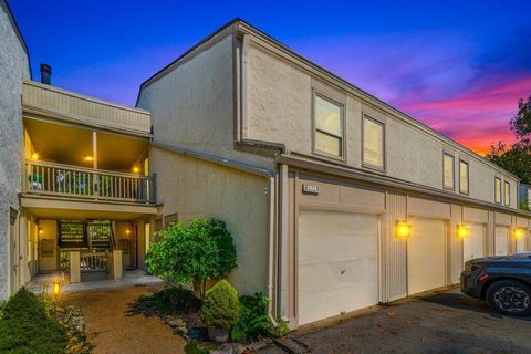 Condo For Sale - 1214 Lake Shore Drive #C<br/> Franklin County, Columbus, OH 43204