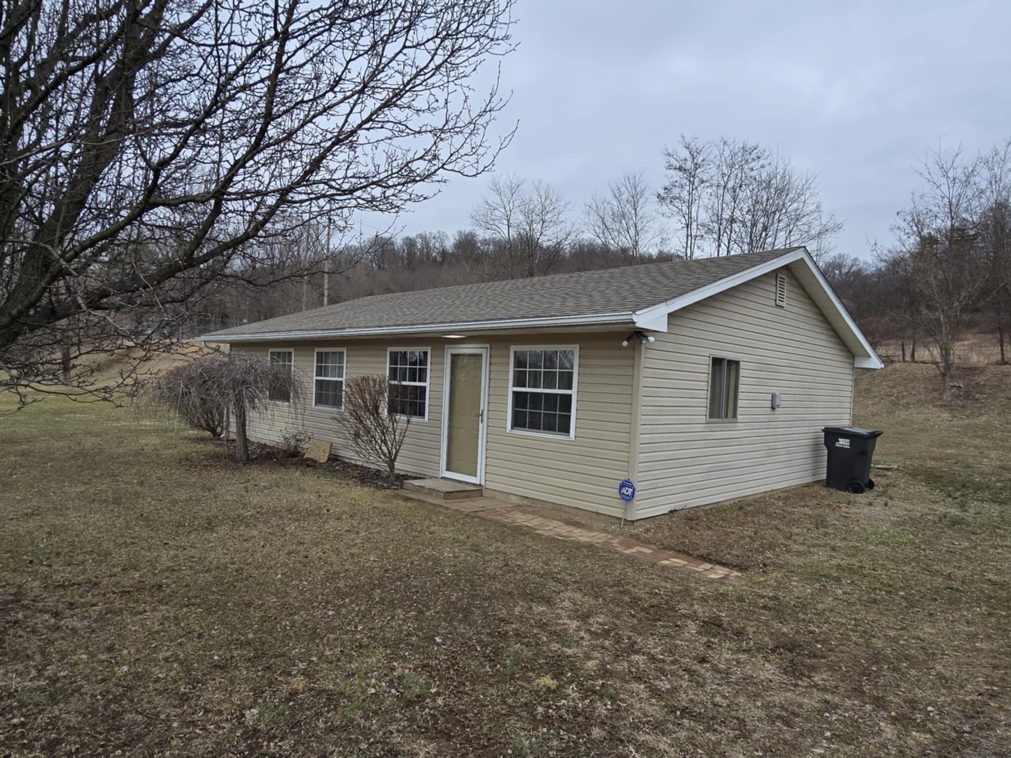 1650 S River Road, Zanesville, Ohio image 1