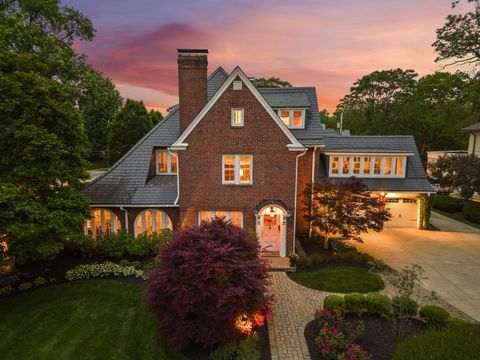 Photo of 1875 Roxbury Road, Upper Arlington, OH 43212 (MLS # 226017205)