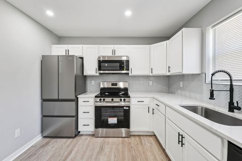 Tiny photo for 711 S Waverly Street, Columbus, OH 43213 (MLS # 225039539)