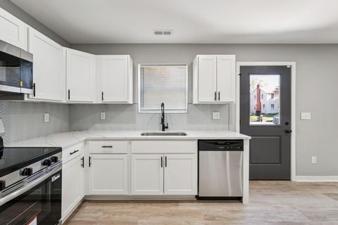 Tiny photo for 711 S Waverly Street, Columbus, OH 43213 (MLS # 225039539)