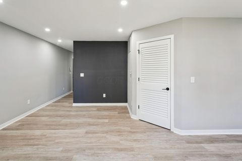 Tiny photo for 711 S Waverly Street, Columbus, OH 43213 (MLS # 225039539)