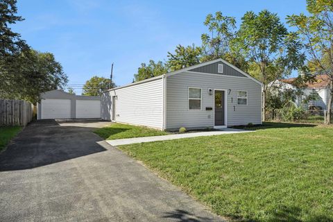 Photo of 711 S Waverly Street, Columbus, OH 43213 (MLS # 225039539)