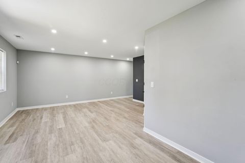 Tiny photo for 711 S Waverly Street, Columbus, OH 43213 (MLS # 225039539)