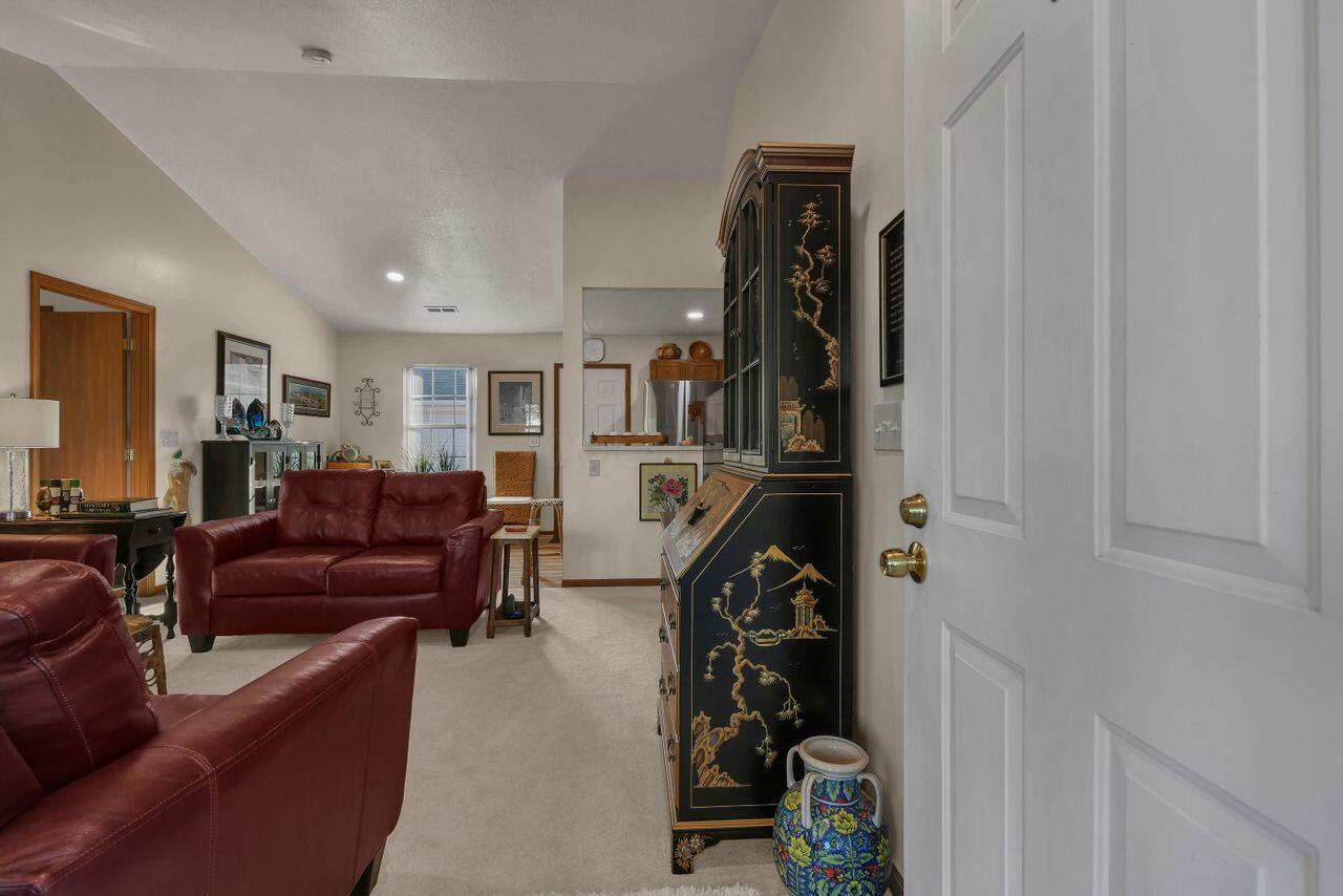 1324 Hillview Circle, Newark, Ohio image 5