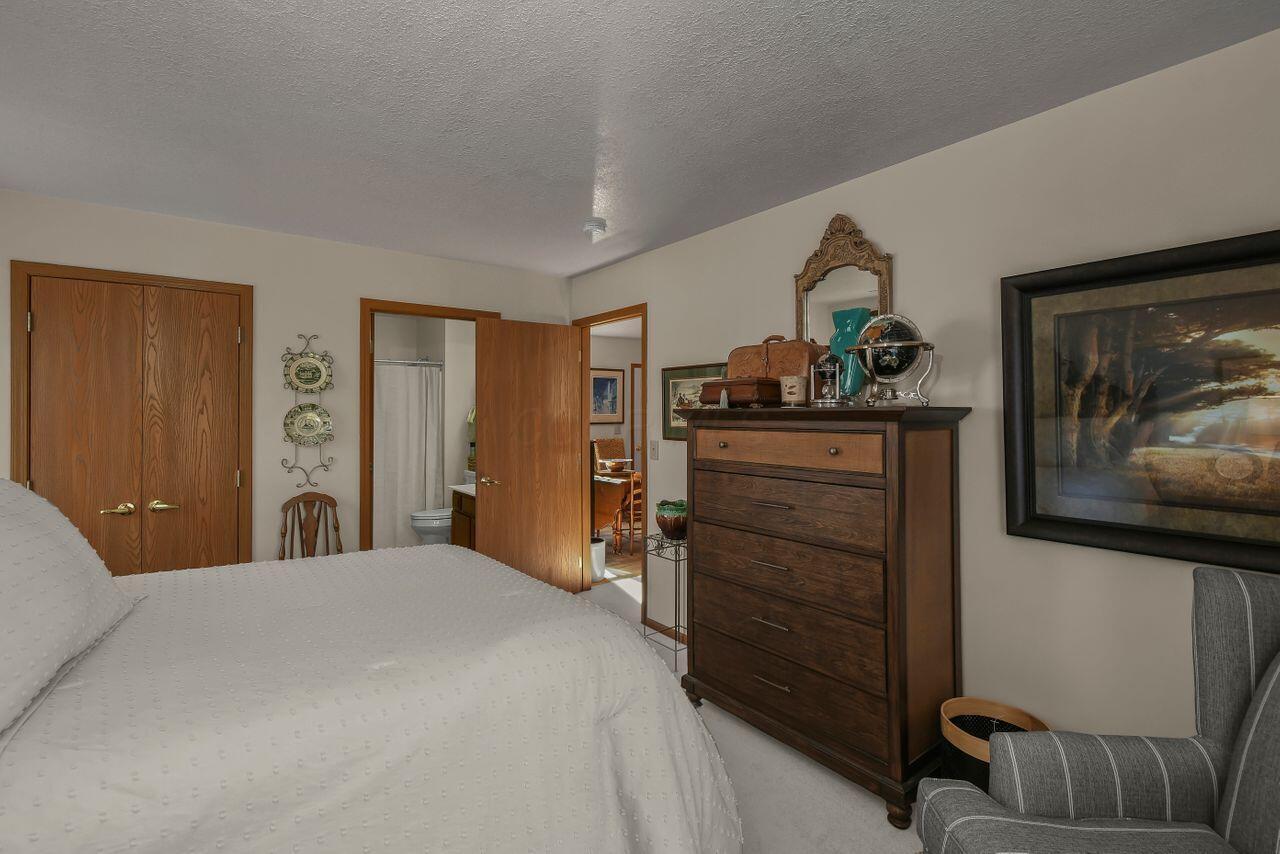 1324 Hillview Circle, Newark, Ohio image 17