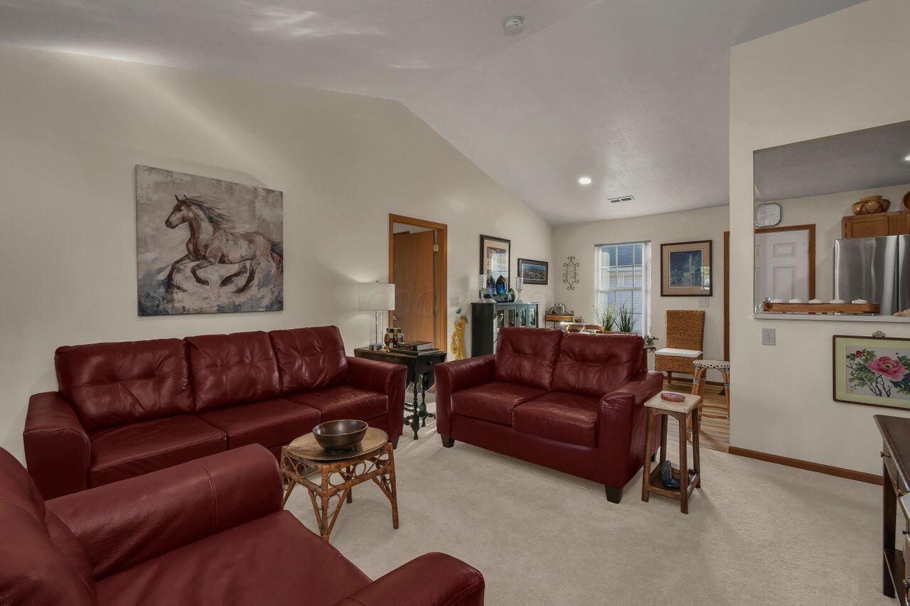 1324 Hillview Circle, Newark, Ohio image 6