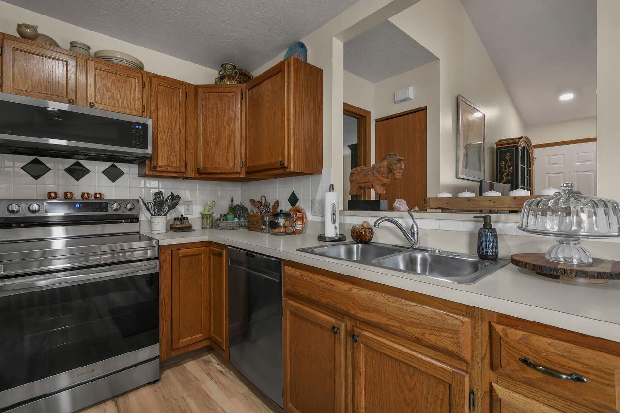 1324 Hillview Circle, Newark, Ohio image 12