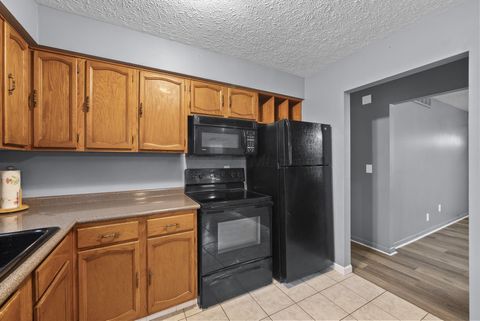 Tiny photo for 2706 Moundcrest Street, Columbus, OH 43232 (MLS # 226000631)