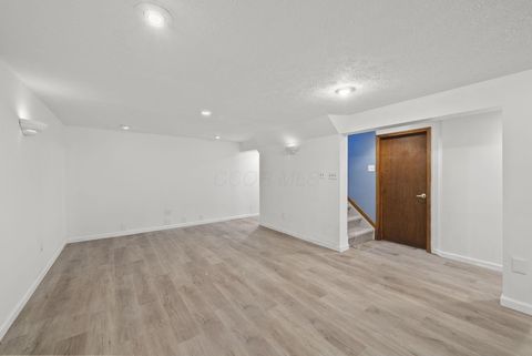 Tiny photo for 2706 Moundcrest Street, Columbus, OH 43232 (MLS # 226000631)