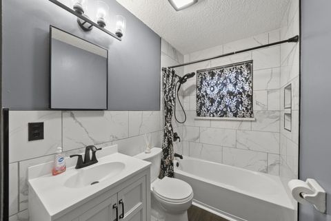 Tiny photo for 2706 Moundcrest Street, Columbus, OH 43232 (MLS # 226000631)