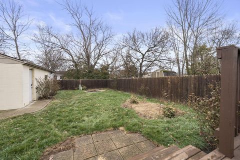 Tiny photo for 2706 Moundcrest Street, Columbus, OH 43232 (MLS # 226000631)
