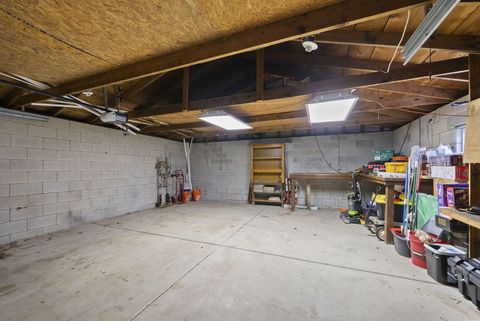 Tiny photo for 2706 Moundcrest Street, Columbus, OH 43232 (MLS # 226000631)