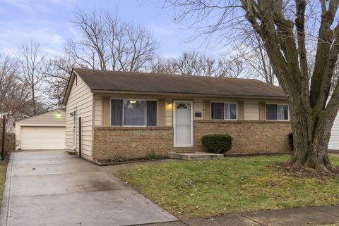 Photo of 2706 Moundcrest Street, Columbus, OH 43232 (MLS # 226000631)