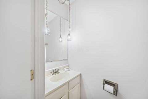 Tiny photo for 304 Constitution Drive, Chillicothe, OH 45601 (MLS # 225046291)