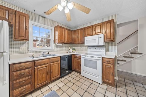 Tiny photo for 304 Constitution Drive, Chillicothe, OH 45601 (MLS # 225046291)