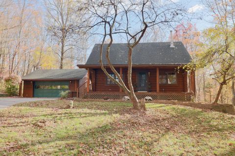 Photo of 2445 Pumpkin Vine Road SE, Lancaster, OH 43130 (MLS # 225041997)