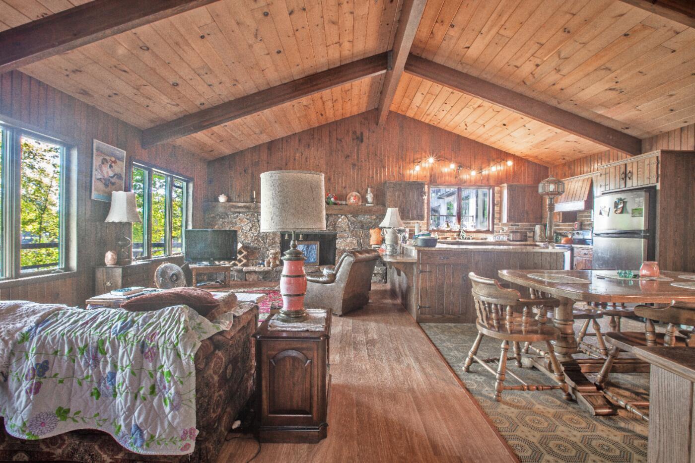 Howard, Ohio, 43028, United States, 4 Bedrooms Bedrooms, ,2 BathroomsBathrooms,Residential,Active,2030073