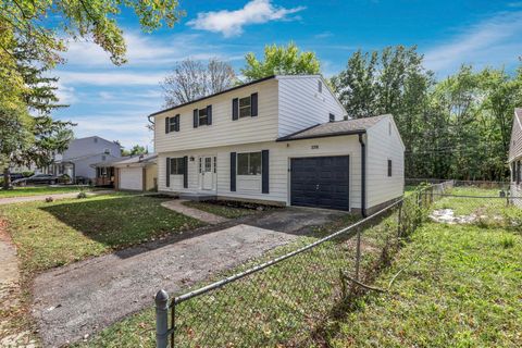 Photo of 3391 Compton Drive, Columbus, OH 43219 (MLS # 225038371)