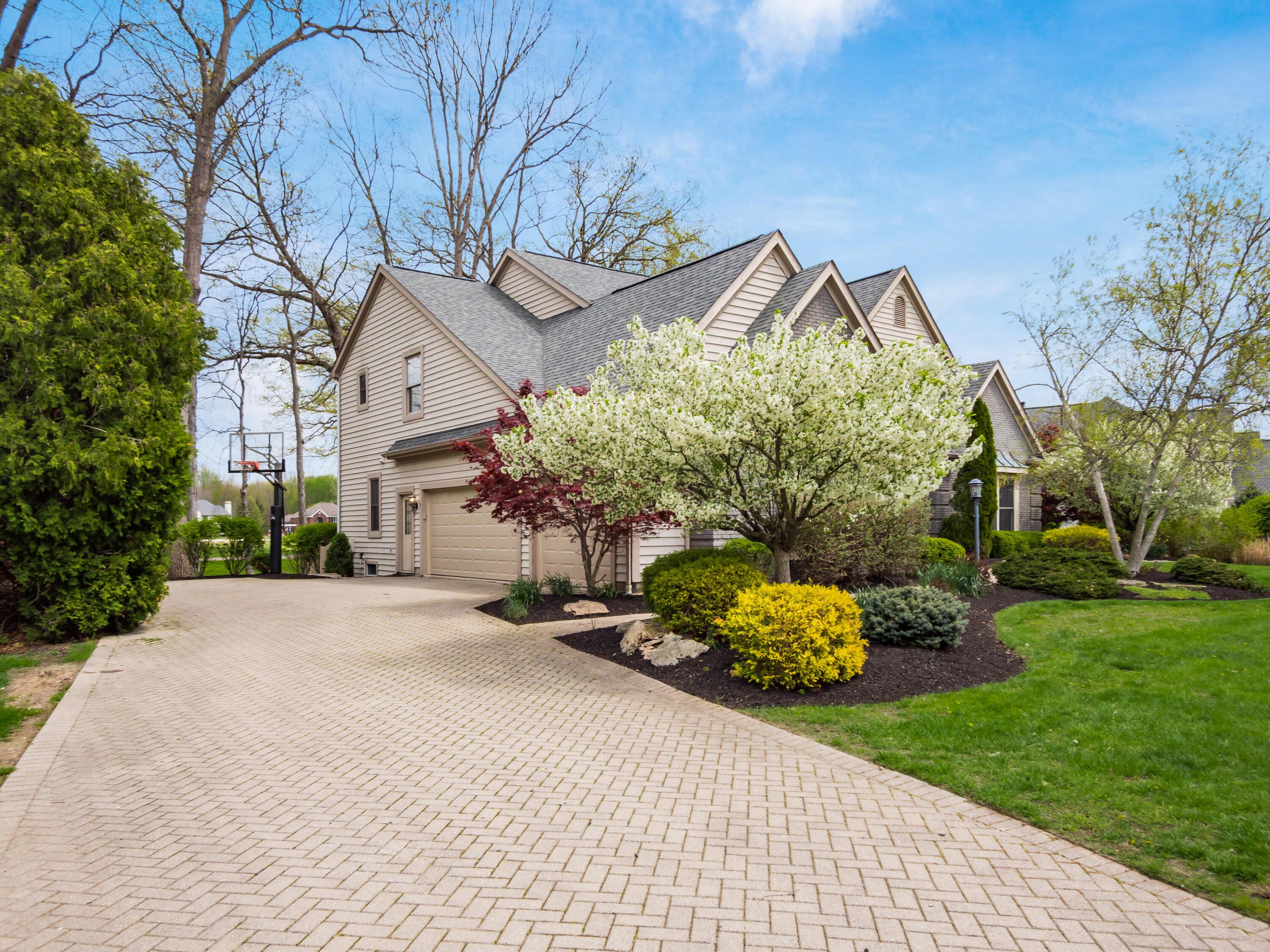 5695 Medallion Drive E