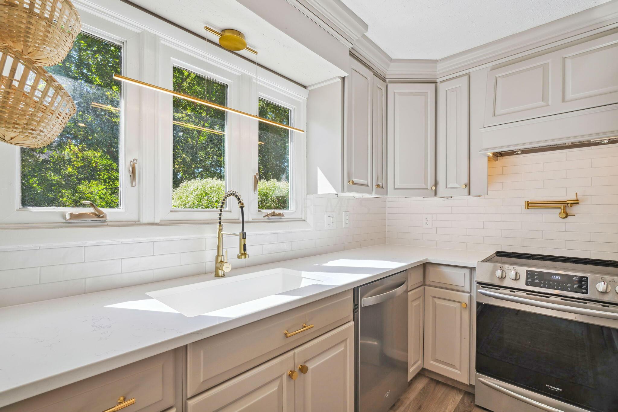 6079 Holiday Lane, Dublin, Ohio image 10