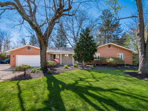 Photo of 4393 Donington Road, Columbus, OH 43220 (MLS # 226013787)
