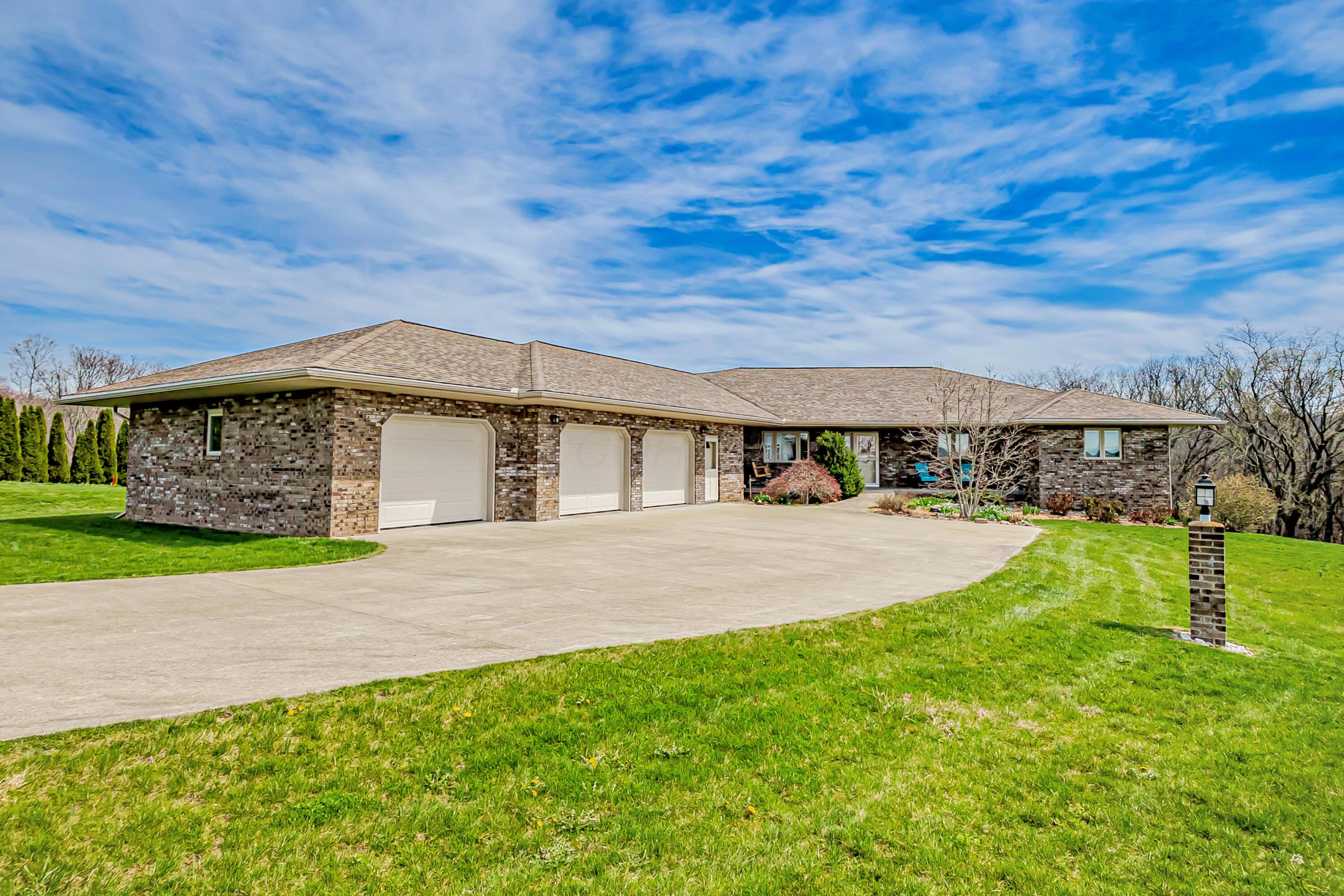 6845 Heritage Run Drive, Zanesville, Ohio image 4