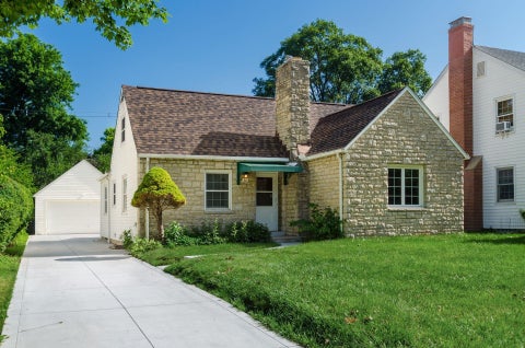 Photo of 88 W Weisheimer Road, Columbus, OH 43214 (MLS # 226026882)
