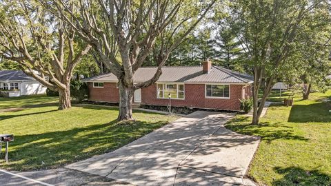 Photo of 344 Greenacres Drive, Springfield, OH 45504 (MLS # 226013943)