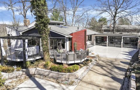 Photo of 324 Mount Parnassus Drive, Granville, OH 43023 (MLS # 226007121)