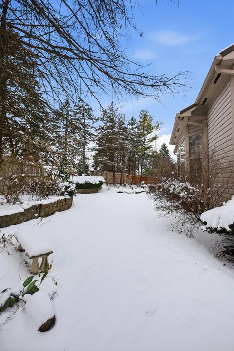 Tiny photo for 339 Aylesbury Drive S, Westerville, OH 43082 (MLS # 225044971)