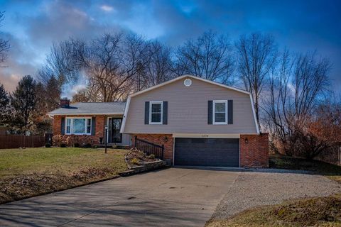 Photo of 2370 Scenic Drive NE, Lancaster, OH 43130 (MLS # 226006009)