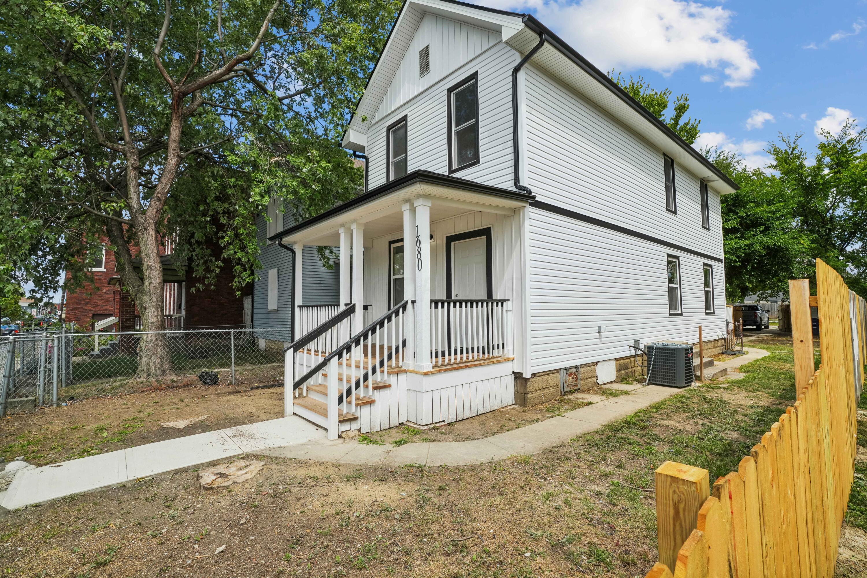 Photo 2 of 27 of 1680 Parsons Avenue house