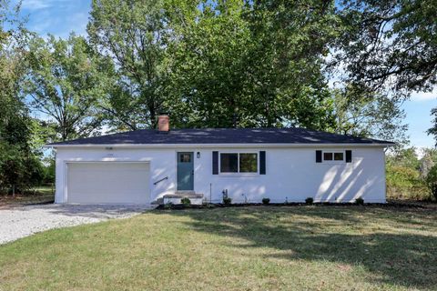 Photo of 1324 Idlewild Drive, Columbus, OH 43232 (MLS # 225037620)