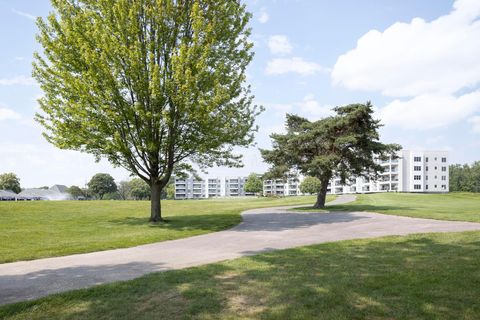 Tiny photo for 5211 HighPointe Lakes Drive 7301 #7301, Westerville, OH 43081 (MLS # 225024514)