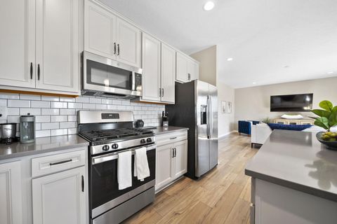 Tiny photo for 62 Sienna Glenn Drive, Lewis Center, OH 43035 (MLS # 225038754)