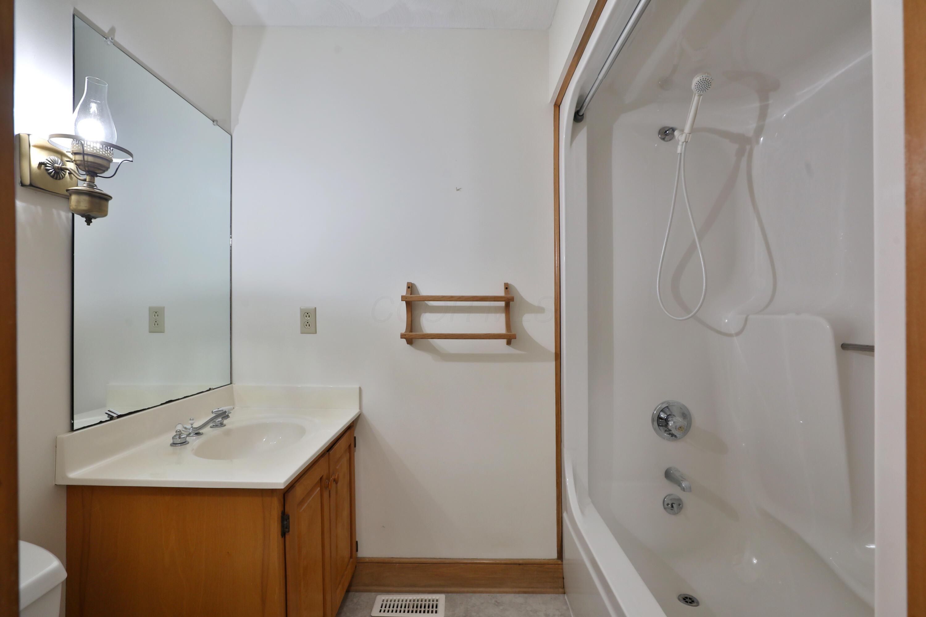 8871 Patterson Road, Hilliard, Ohio image 13