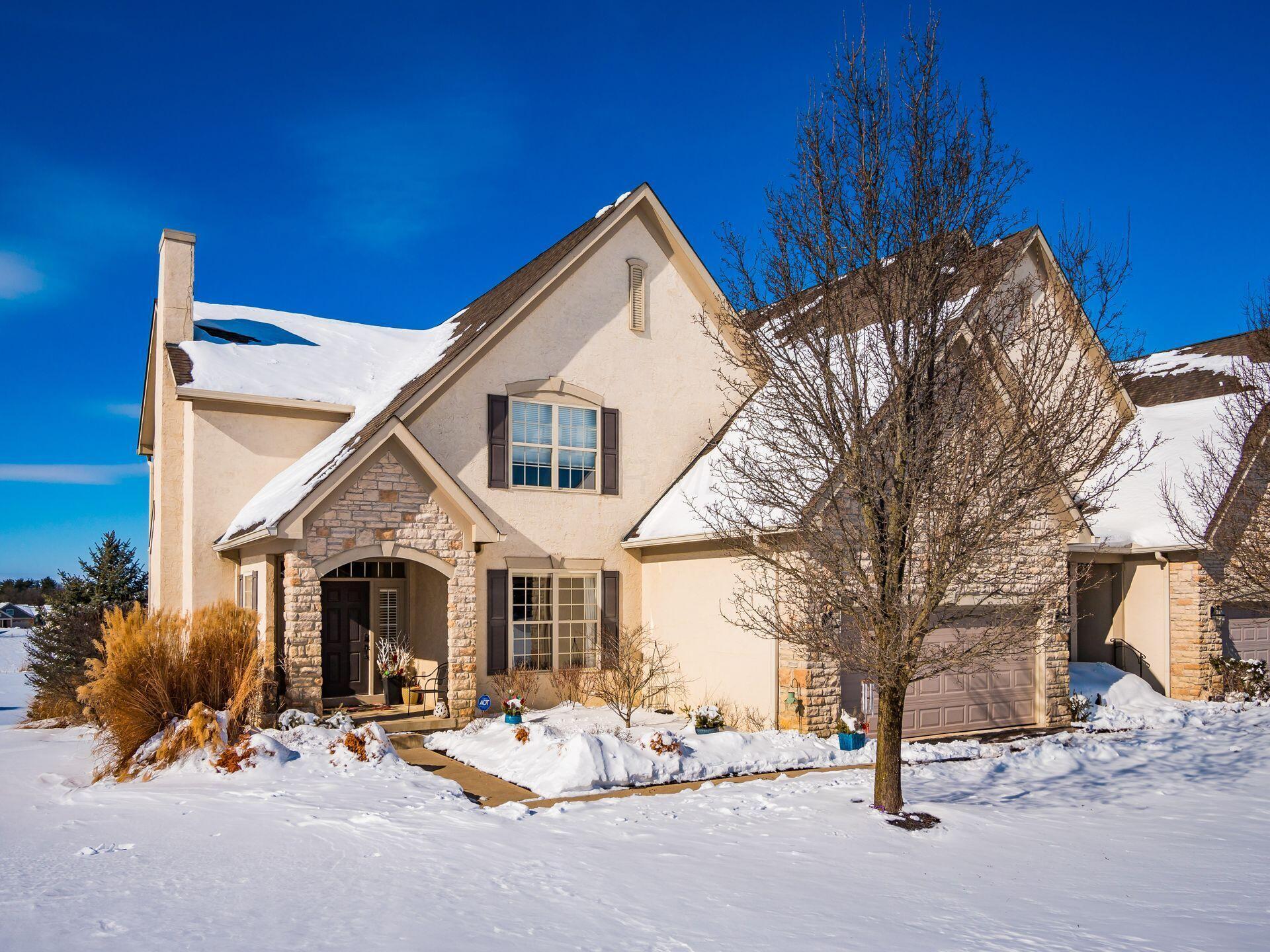 6688 Knoll View Court