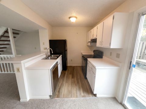 Tiny photo for 5083 Singleton Drive 33B #33B, Hilliard, OH 43026 (MLS # 226002741)