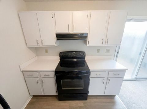 Tiny photo for 5083 Singleton Drive 33B #33B, Hilliard, OH 43026 (MLS # 226002741)