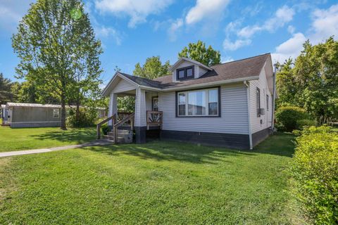 Photo of 204 E Jefferson Street, New Lexington, OH 43764 (MLS # 226020342)