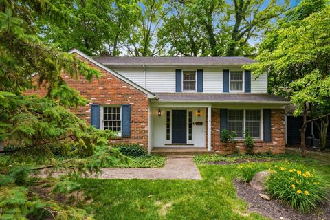 Homes For Sale - 2357 Dorset Road<br/> Franklin County, Columbus, OH 43221