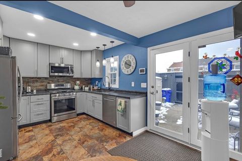 Tiny photo for 556 pamlico Street, Columbus, OH 43228 (MLS # 225045045)