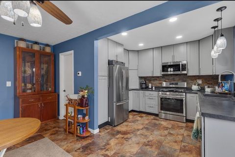 Tiny photo for 556 pamlico Street, Columbus, OH 43228 (MLS # 225045045)