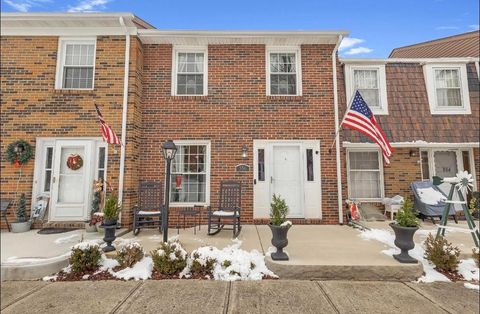 Photo of 556 pamlico Street, Columbus, OH 43228 (MLS # 225045045)