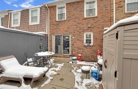 Tiny photo for 556 pamlico Street, Columbus, OH 43228 (MLS # 225045045)