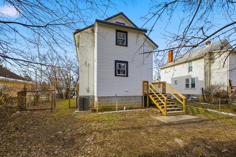 Tiny photo for 2480 Parkwood Avenue, Columbus, OH 43211 (MLS # 225045189)
