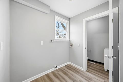 Tiny photo for 2480 Parkwood Avenue, Columbus, OH 43211 (MLS # 225045189)